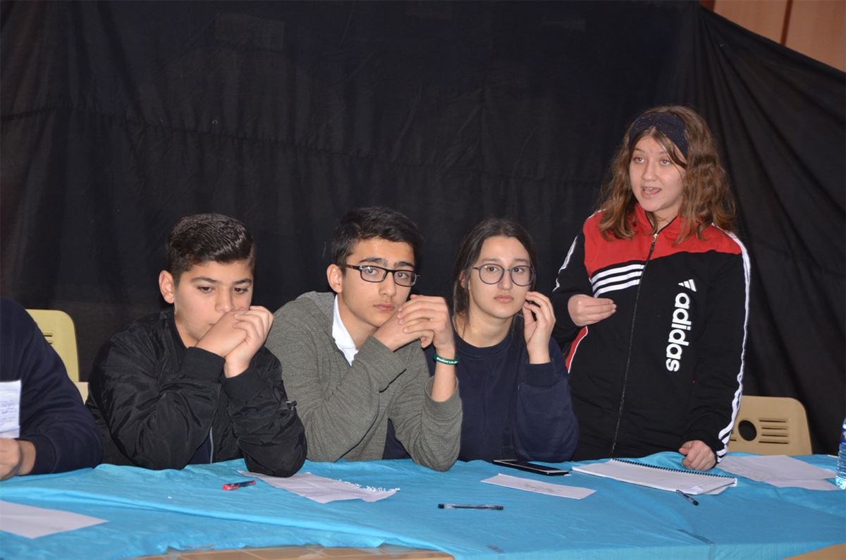 ZAKHO INTERNATIONAL STUDENTS TAKE PART IN A DEBATE COMPETITION.